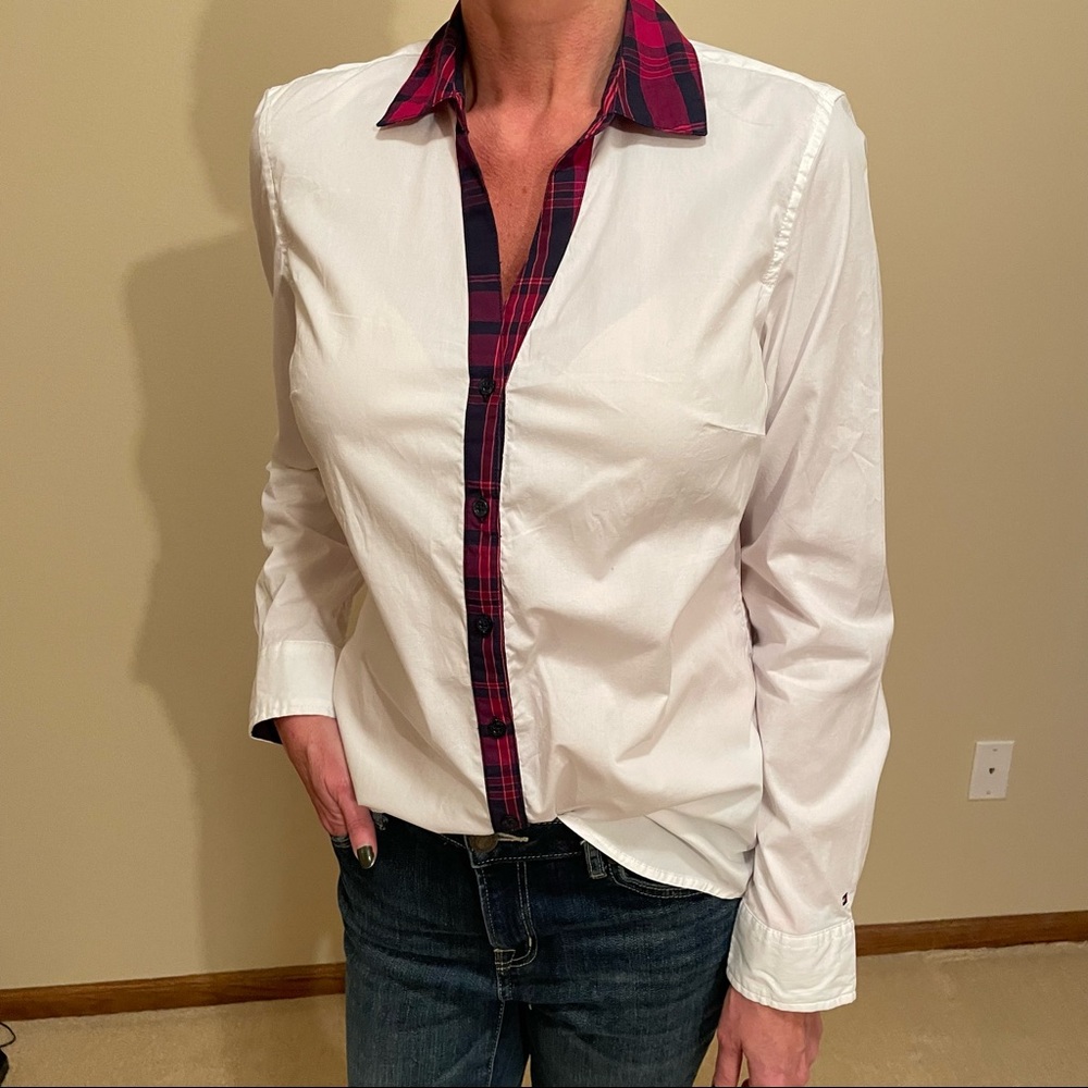 Tommy Hilfiger white cotton shirt with plaid details on collar and button area